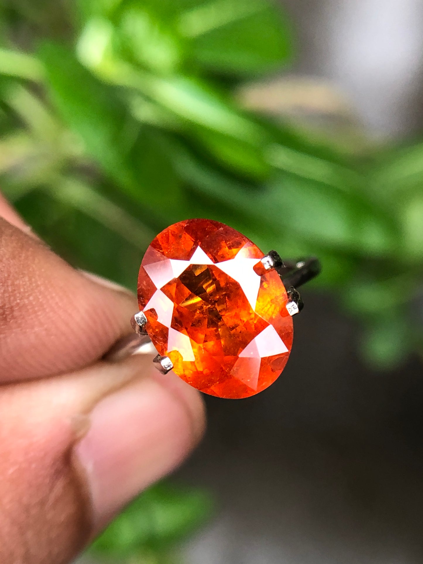 Natural spessartine garnet, 6.60 carat orange garnet oval.