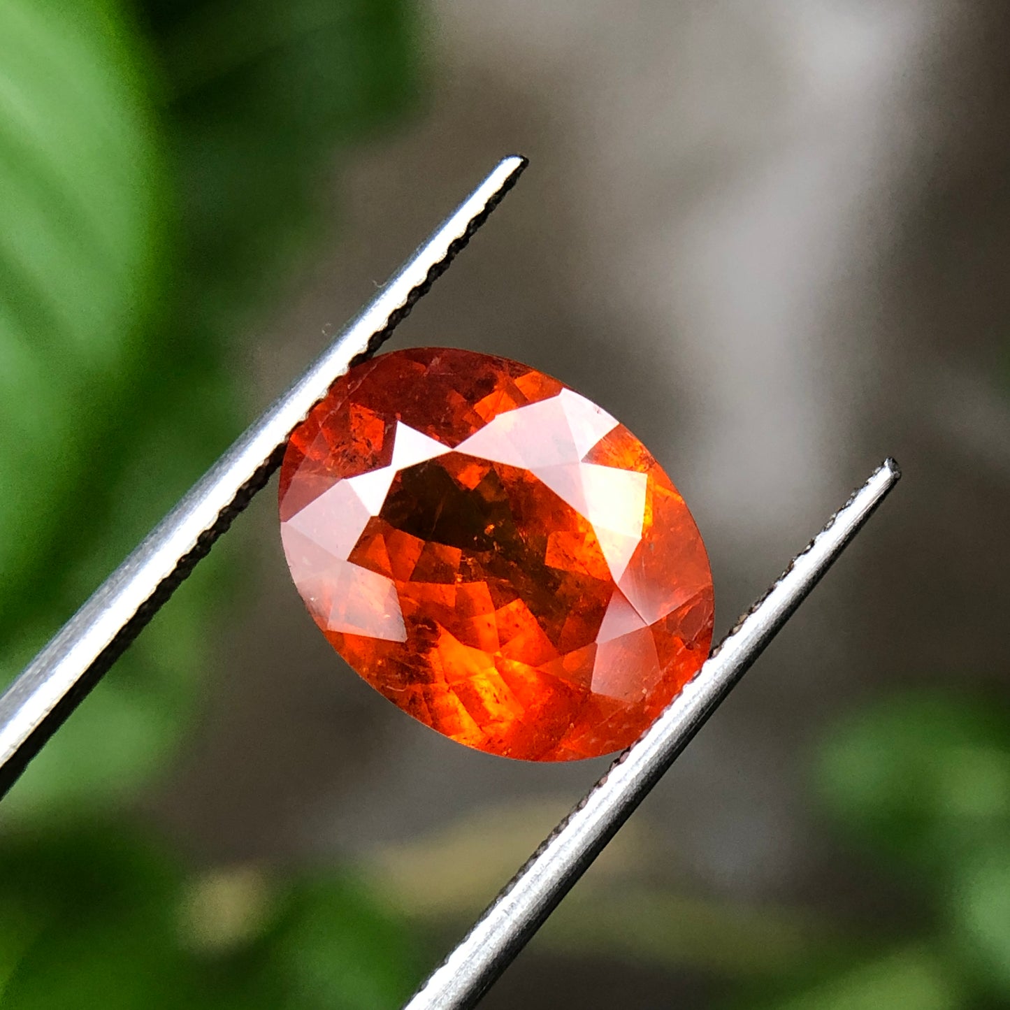 Natural spessartine garnet, 6.60 carat orange garnet oval.