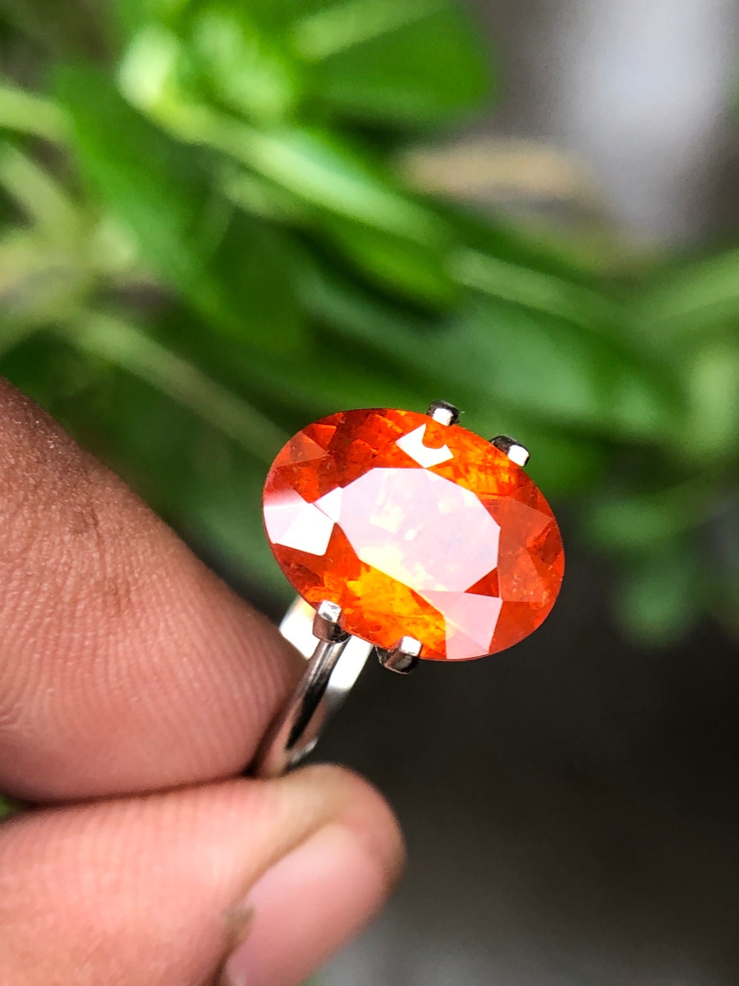 Natural spessartine garnet, 6.60 carat orange garnet oval.