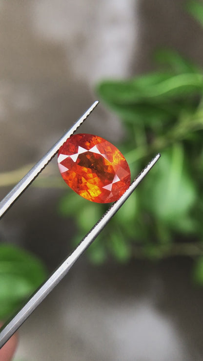 Natural spessartine garnet, 6.60 carat orange garnet oval.