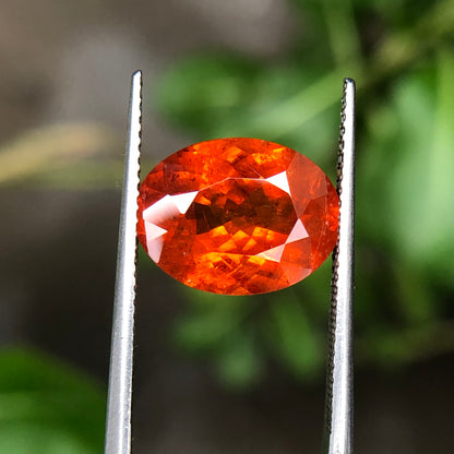 Natural spessartine garnet, 6.60 carat orange garnet oval.