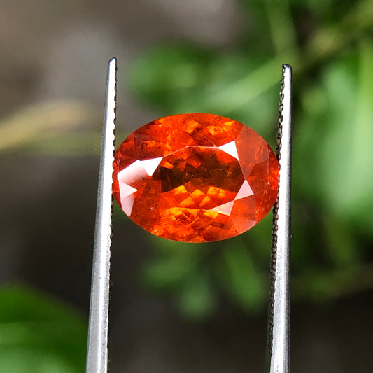Natural spessartine garnet, 6.60 carat orange garnet oval.